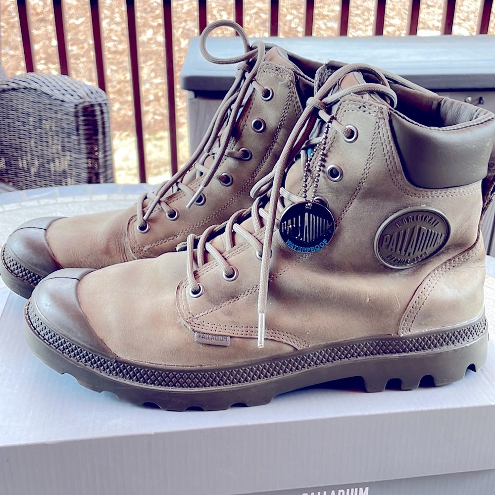 Hiking boots. Waterproof. Palladium